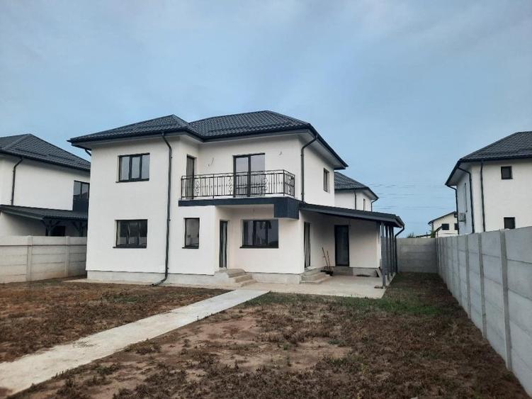 Casă individuală cu 4 camere cu Teren 400 Mp în Bâcu