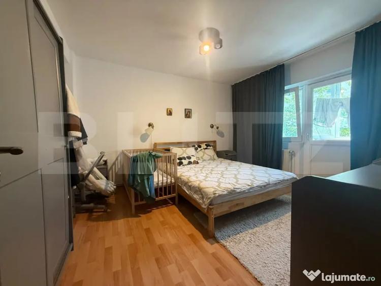 Apartament cu 3 camere decomandat în Micro 2