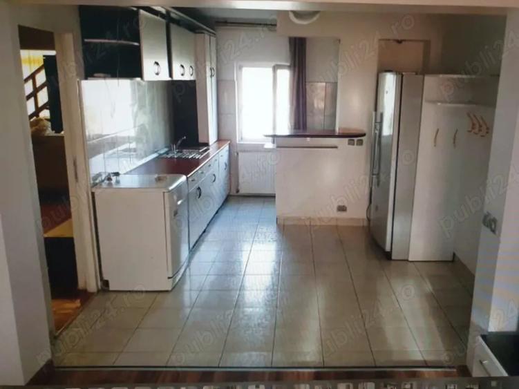 Apartament cu 6 camere decomandat în Central
