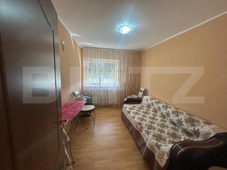 Apartament cu 3 camere decomandat în Micro 11