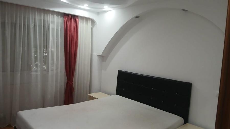 Apartament cu 3 camere decomandat în Sârbi