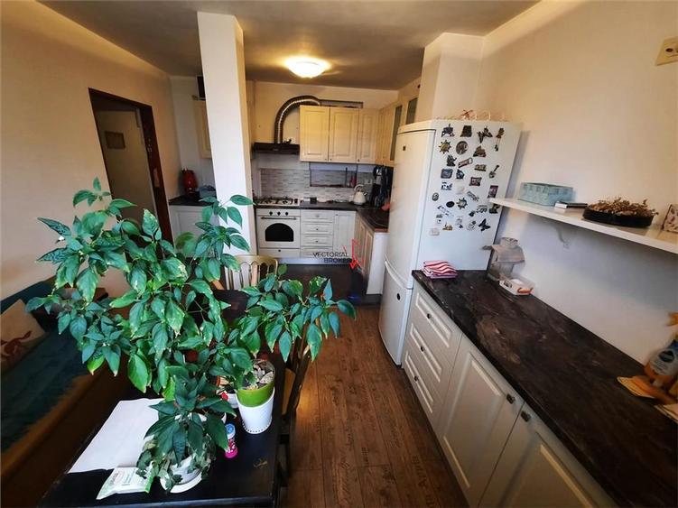 Apartament cu 4 camere decomandat în Pantelimon