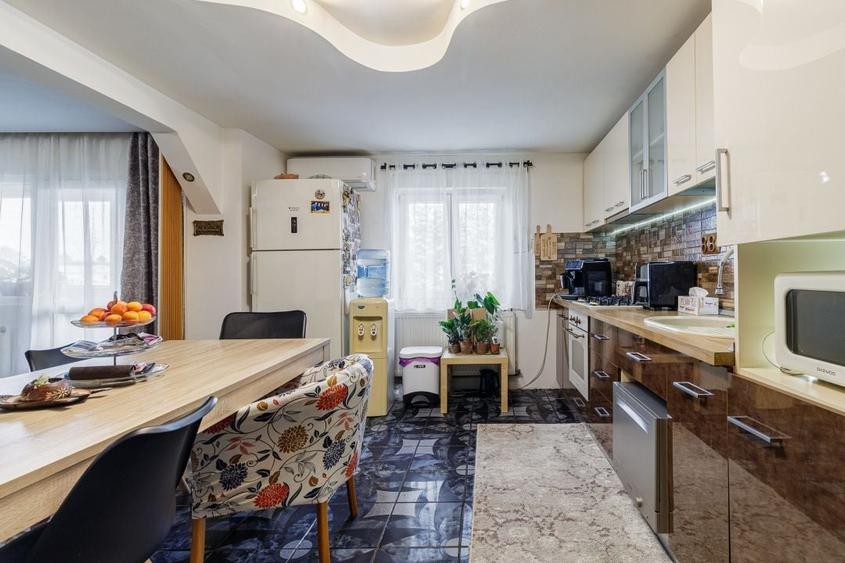 Apartament cu 3 camere decomandat, mobilat în Baicului