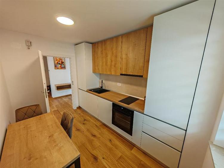 Apartament cu 3 camere decomandat, mobilat în Astra