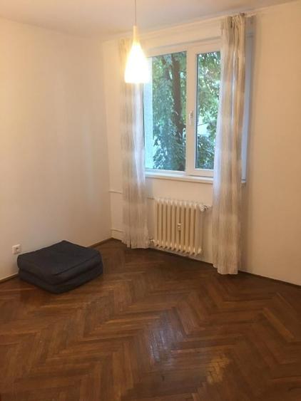 Apartament cu 4 camere semidecomandat, mobilat în Titan