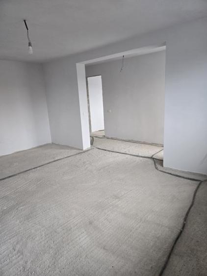 Casă individuală cu 4 camere cu Garaj în Bucov