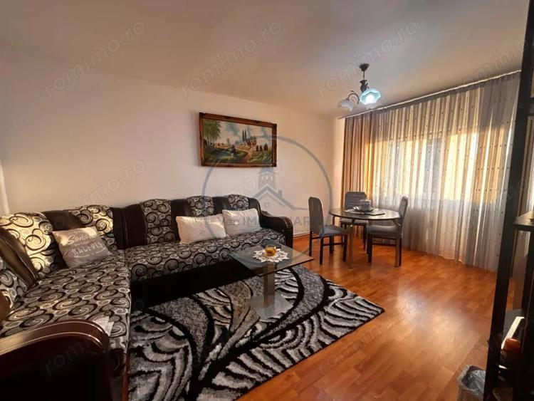 Apartament cu 4 camere decomandat, mobilat în Calea Moldovei