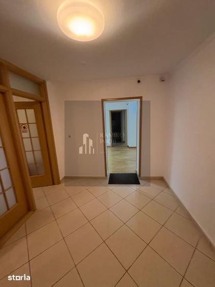 Apartament cu 4 camere în Centrul Civic