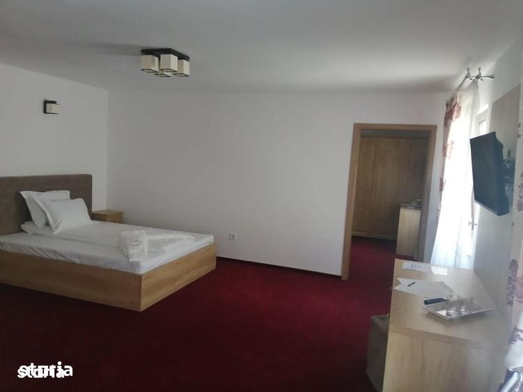 Spațiu comercial, de 1,000 mp, în Central