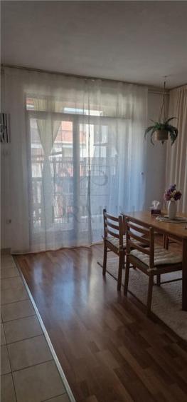 Apartament cu 3 camere decomandat în Buziașului