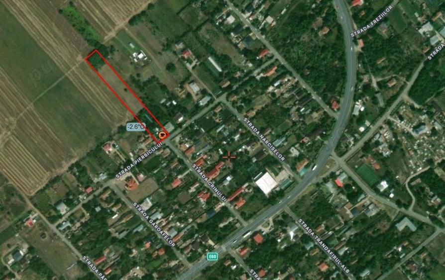 Teren de 4500 mp, în Lilieci