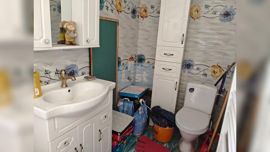 Casă cu 2 camere cu Teren 1457 Mp în Vest