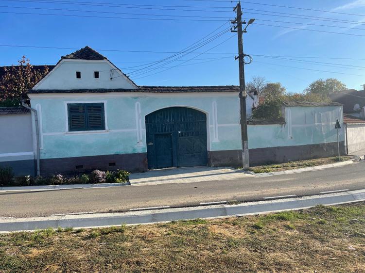 Casă cu 3 camere semidecomandat în Câlnic