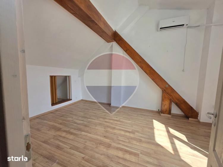 Casă cu 4 camere în Central