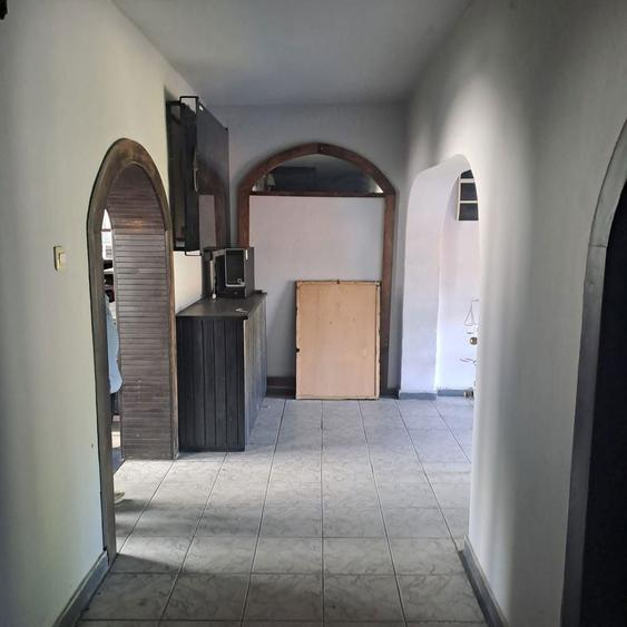 Casă cu 8 camere cu Teren 700 Mp în Semicentral