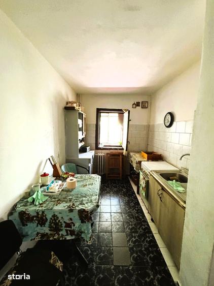 Etaj 2-Podul de Fier Intersectie-2 Camere Decomandat-bloc 81' - 2