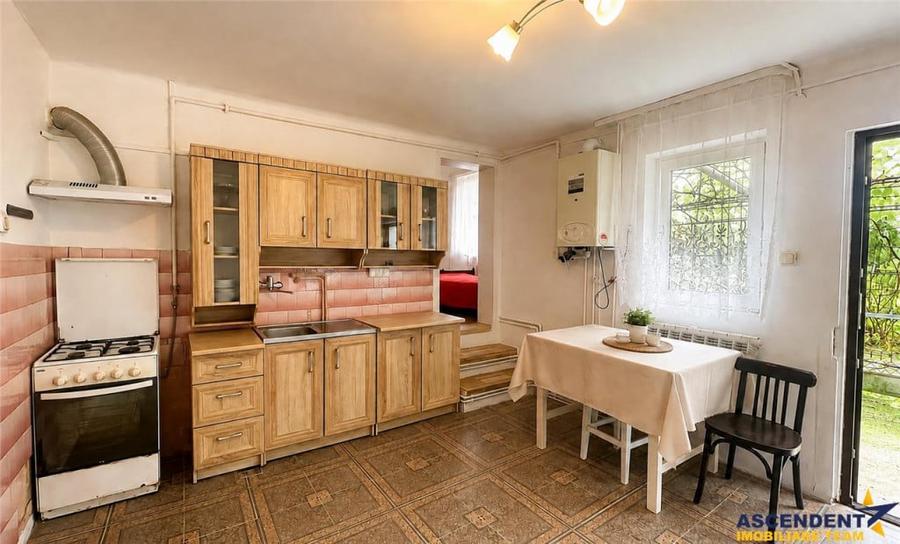 Casa 3 camere, cota teren 446 mp, garaj, terasa, pivnita, Un - 4