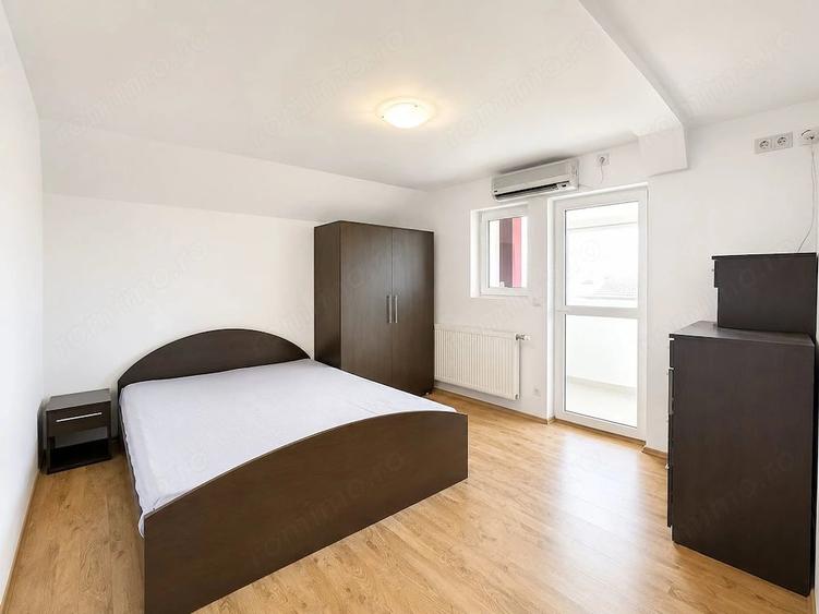 Apartament cu 4 camere decomandat în Girocului