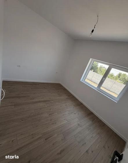 Casă cu 4 camere cu Teren 435 Mp în Domnești