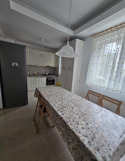 Duplex cu 6 camere cu Canalizare în Central