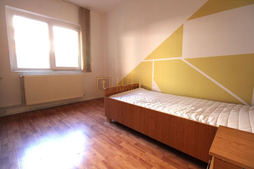Apartament cu 3 camere decomandat, mobilat în Bucovina