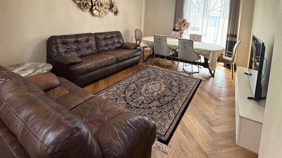 Apartament cu 3 camere decomandat în Aviației