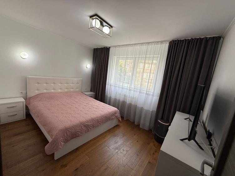 Apartament cu 4 camere semidecomandat în Nufărul