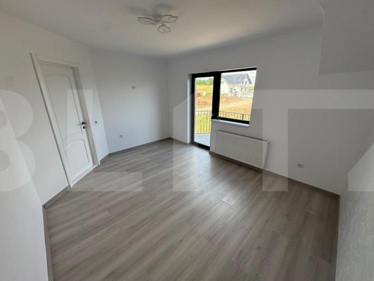 Casă cu 4 camere cu Teren 1000 Mp în Băiceni