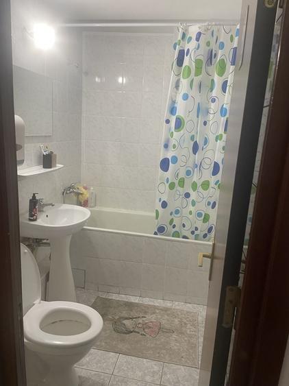 Apartament cu 3 camere decomandat în Exterior Vest
