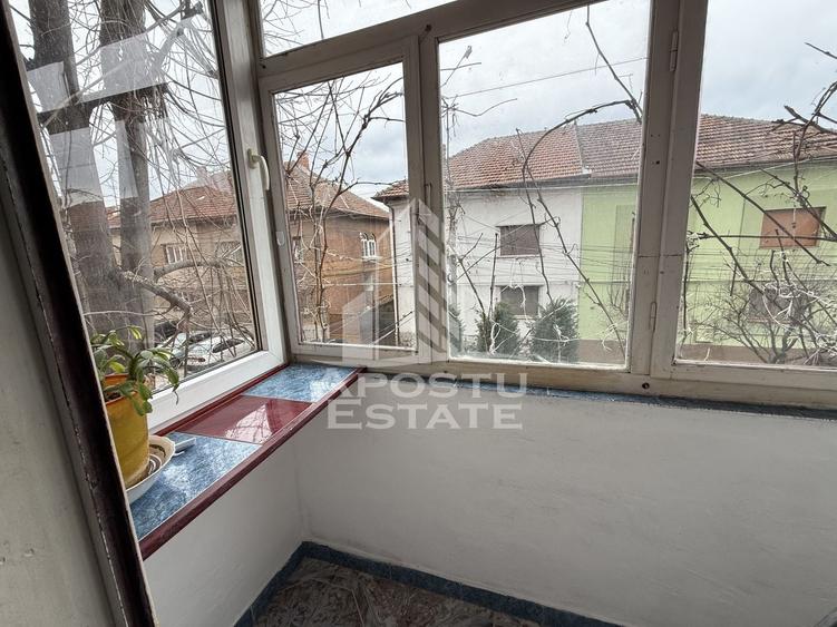 Apartament cu 3 camere decomandat, mobilat în Central