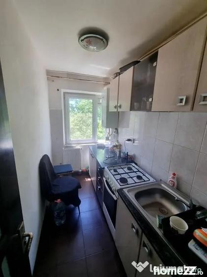 Apartament cu 2 camere nedecomandat în Km 4