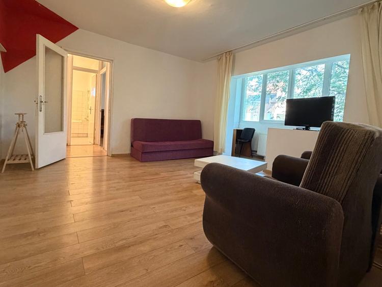 Apartament cu 2 camere semidecomandat în Soarelui