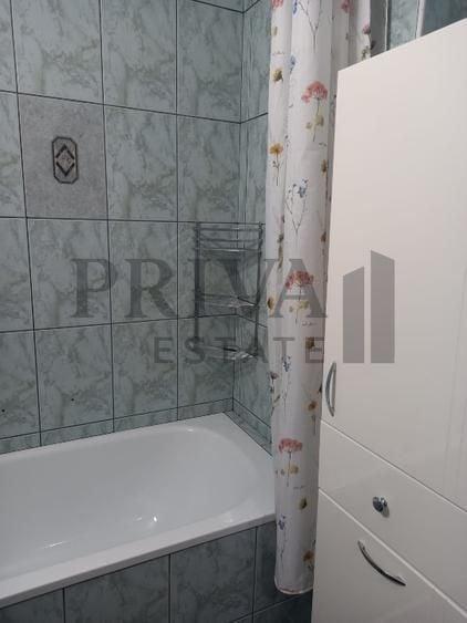 Apartament cu 3 camere semidecomandat, mobilat în Central