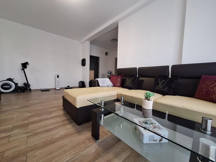 Apartament cu 3 camere semidecomandat, mobilat în Buziașului