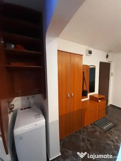 Apartament cu 2 camere decomandat în Apărătorii Patriei