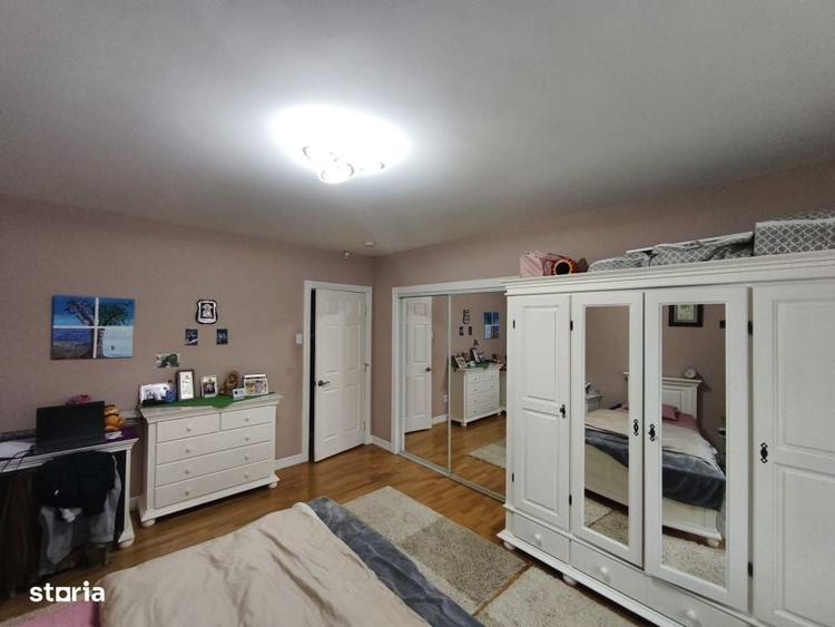 Casă cu 4 camere cu Teren 3000 Mp în Central