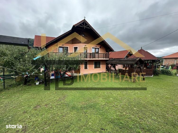 Casă cu 4 camere în Ocna de Sus