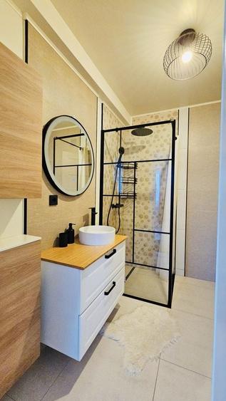 Apartament cu 3 camere decomandat în Florești