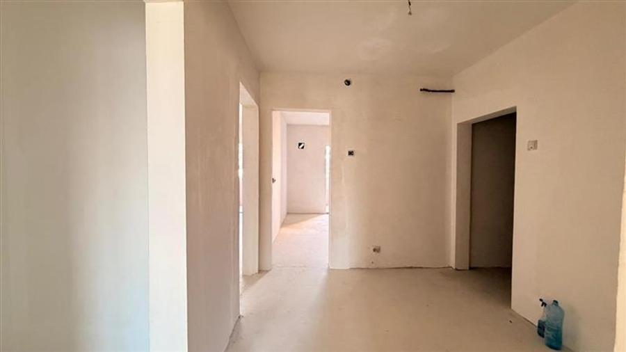 Apartament cu 3 camere, 2 bai, UMF CENTRU, decomandat, bloc din 1980 - 1