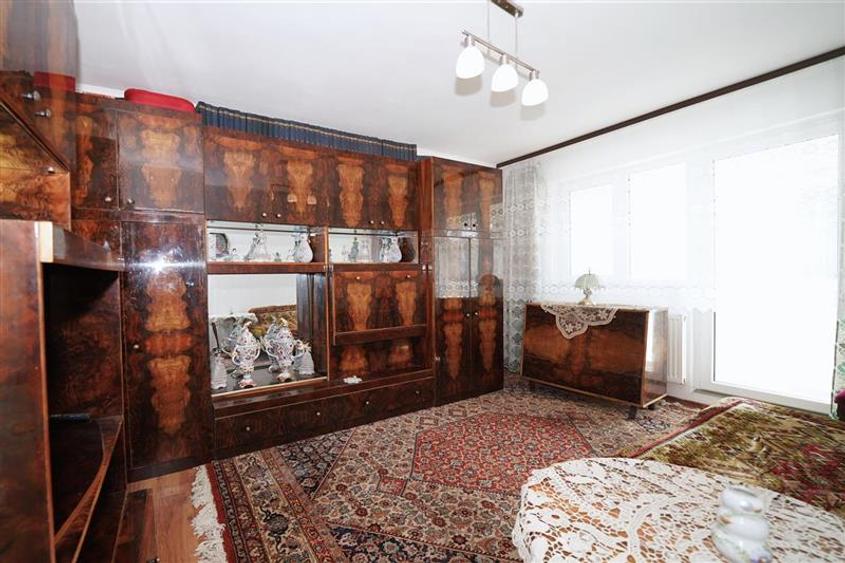 Apartament cu 3 camere decomandat în Rogerius
