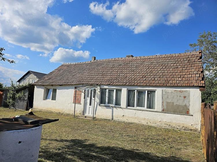 Casă cu Teren 1405 Mp în Sâmbăteni