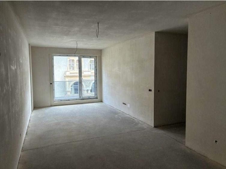 Apartament cu 3 camere decomandat în Central — fotografia 1