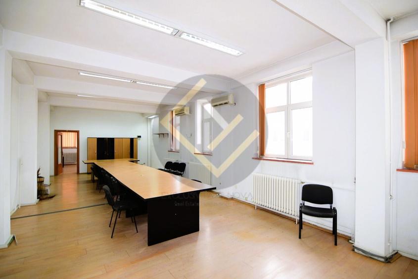 Casă individuală cu 23 camere cu Teren 475 Mp în Unirii