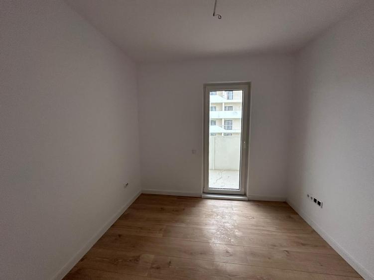 Apartament cu 3 camere semidecomandat în Florești