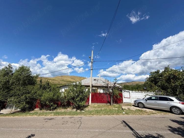 Casă cu 7 camere cu Teren 2718 Mp în Văleanca-Vilănești