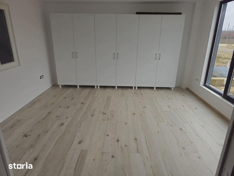 Spațiu comercial, de 600 mp, în Brazi