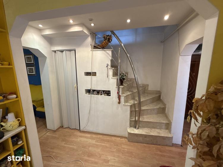 Apartament cu 5 camere decomandat în Exterior Vest