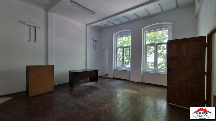 Casa in zona centrala parter si subsol cu acces auto - 11