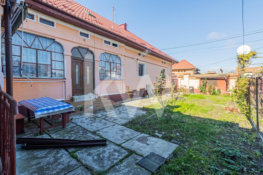 Casă individuală cu 6 camere cu Garaj în Șinca Veche