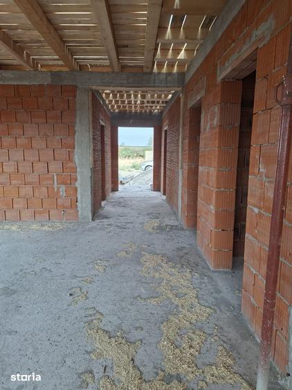 Casă cu 3 camere cu Teren 690 Mp în Central